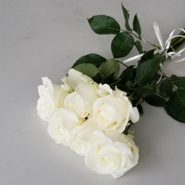 Fresh cut flowers White Roses Premium Flower bouquet Gifts for loved ones GTA Mississauga Etobicoke Toronto Brampton Oakville Burlington Milton Richmond Hill North York